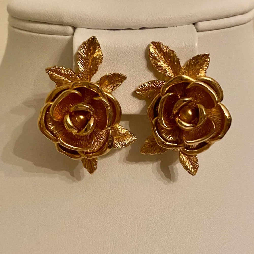 Vintage American Beauty Rose Clip On Earrings Sarah Coventry MCM 60s Sarah Cov - Picture 2 of 6